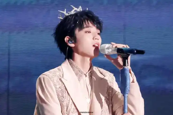 王俊凯马嘉祺相似造型