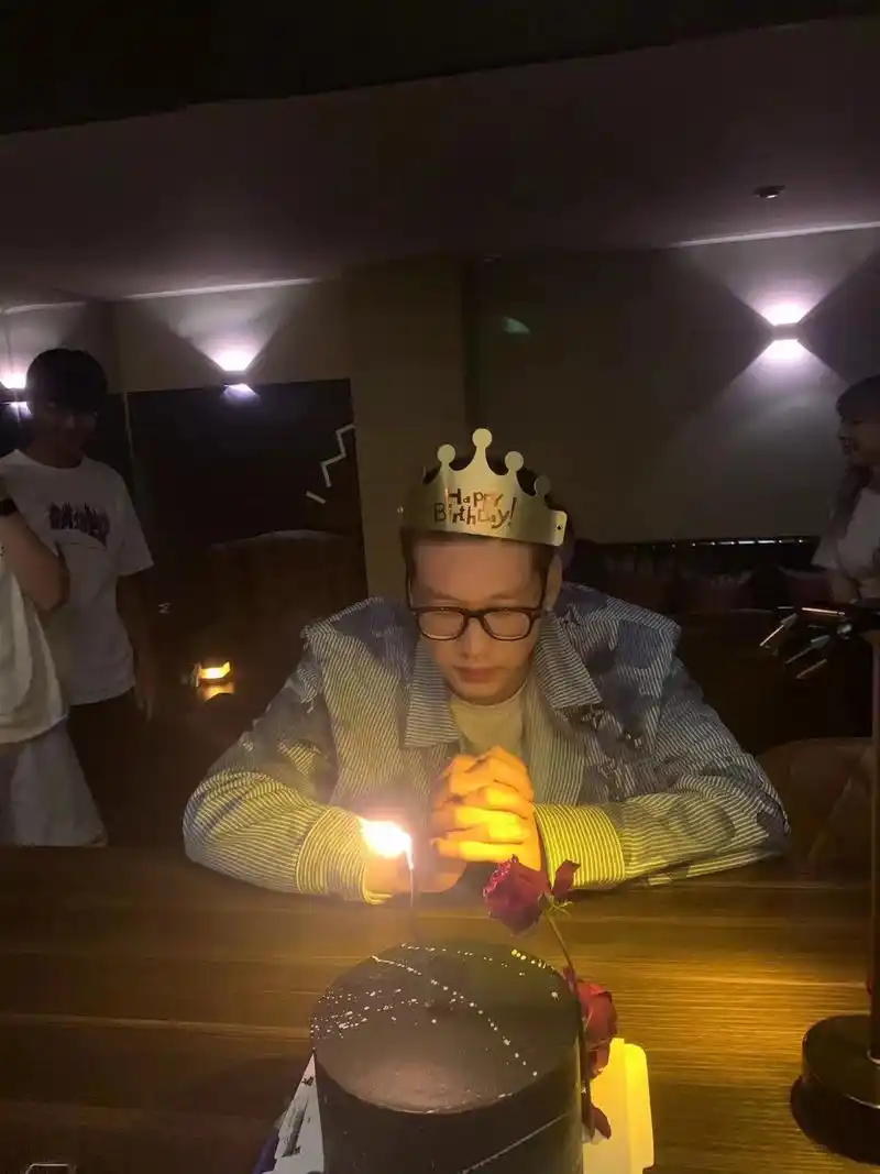 走的路要繁花盛开要人声鼎沸#苏州酒吧 #生日快乐9894 # - 抖音