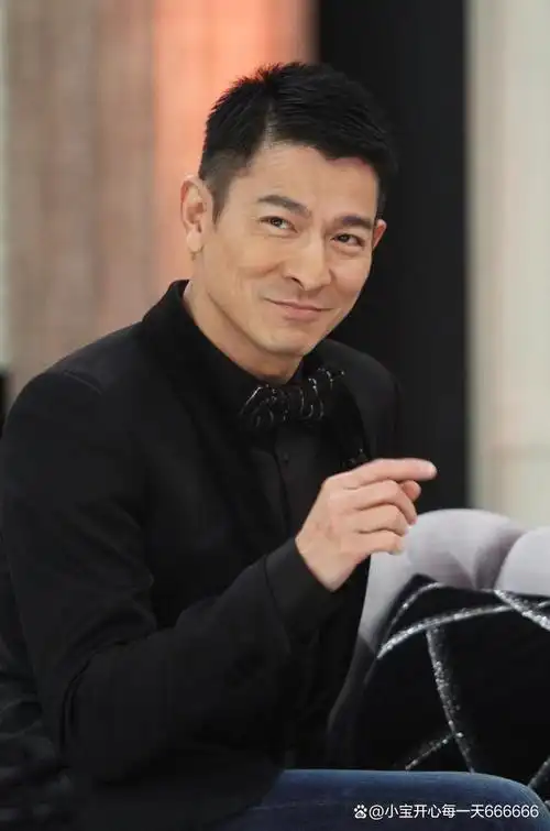 说起天王刘德华,相信是很多人非常喜欢的男神,出道40年经典作品非常的