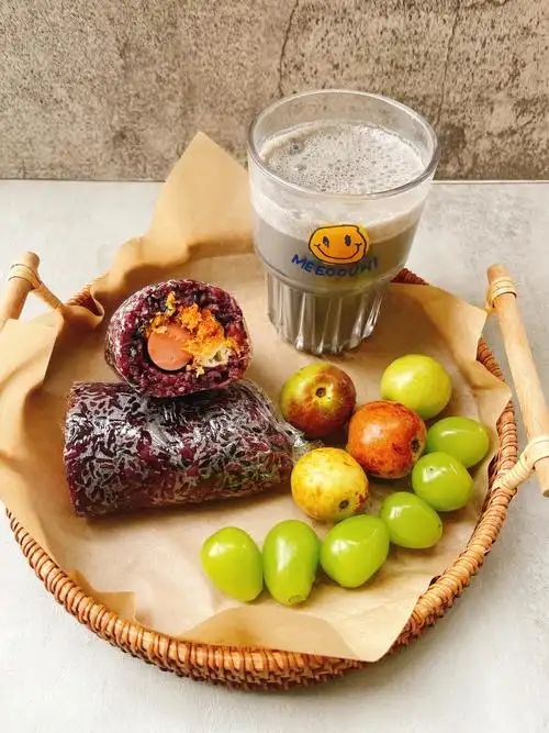 自制咸口黑米饭团一大口满足