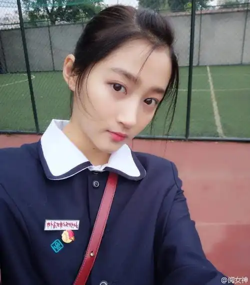 国民闺女关晓彤国产校服清爽美出天际图片
