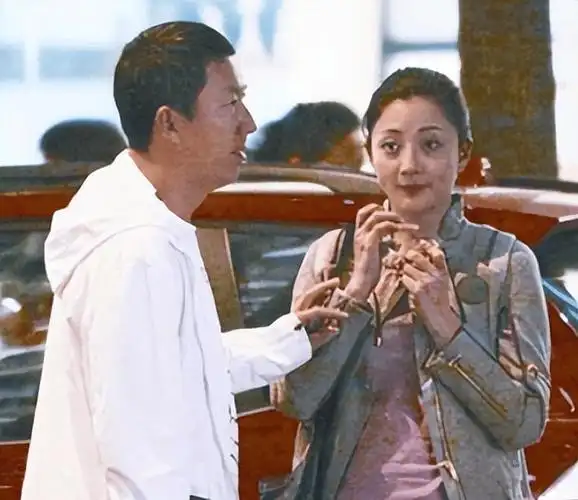 与大佬孙东海,演员李光洁等人的恋情,已让她饱受争议.