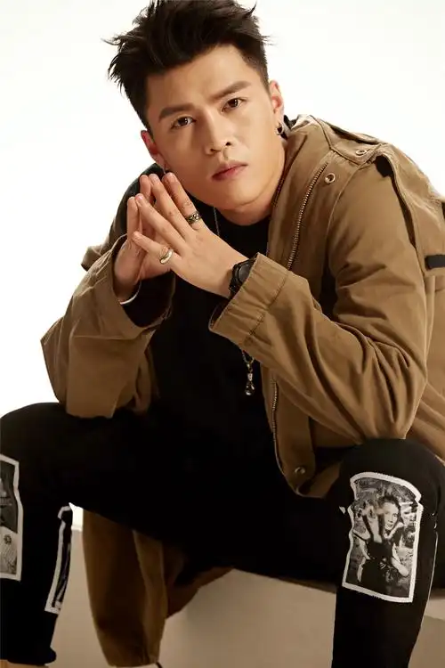 p>宁桓宇,1993年9月11日出生于贵州省铜仁市,中国内地流行乐男歌手