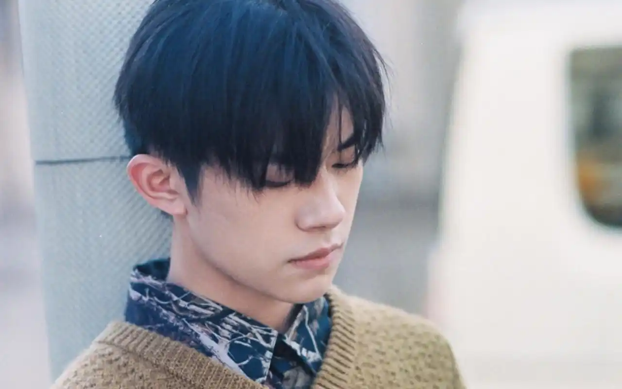 易烊千玺《这就是街舞》帅气图片桌面壁纸 1920x1200   1583kb   jpeg