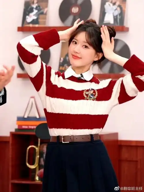 赵露思双丸子头造型##赵露思校园风造型