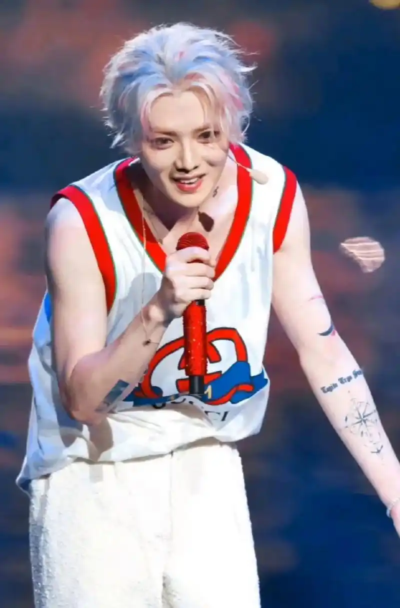 但是时间证明只要他认真营业,他依旧是顶流. #鹿晗