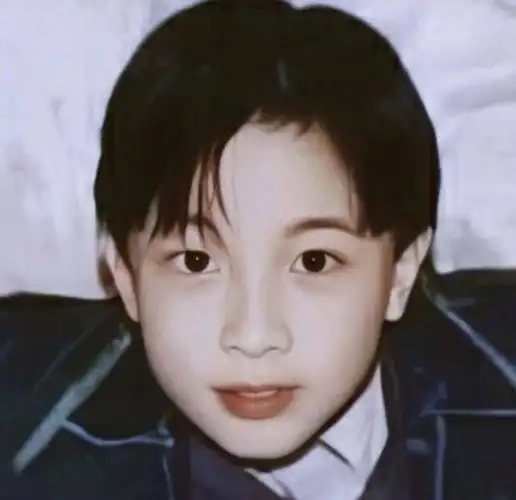 薛之谦偷别人的图片做头像,还把水印给除掉,真以为大家不知道?