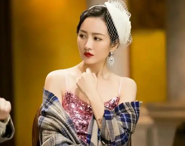 童年被遗弃在邻居家,又因夜光剧本大受影响,但王鸥打了翻身仗!