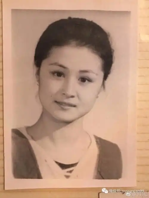 赵本山小姨子旧照曝光谢大脚年轻时候竟这么美