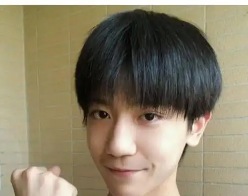 中学男生齐刘海短发发型