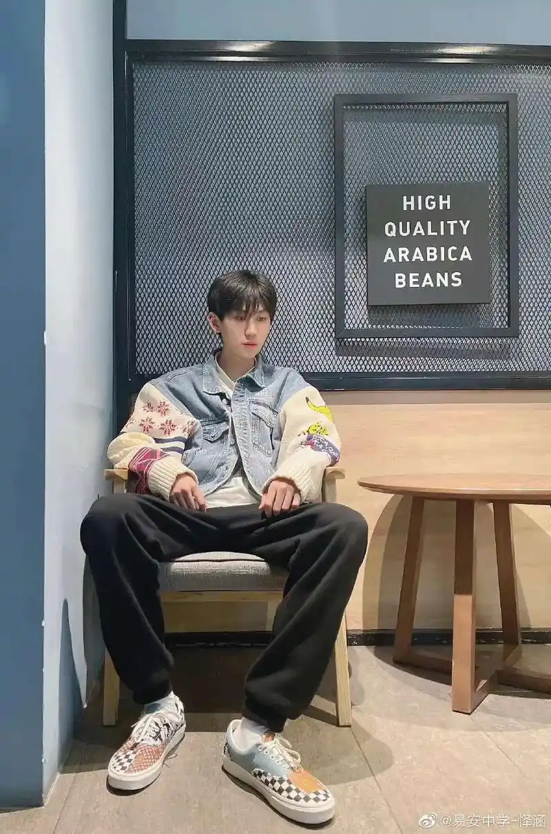 分享图片#怿涵 #易安中学 #原际画 - 抖音