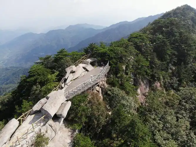 罗田大别山薄刀峰
