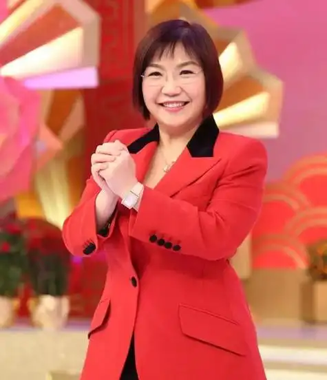 麦玲玲点评贵妇面相麦玲玲说贵妇面相卜安居,眉以清秀,順生,柔軟为佳