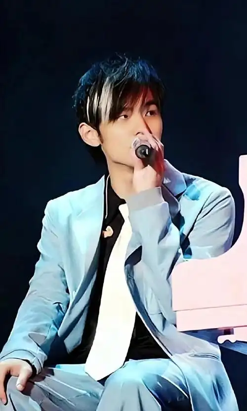 周杰伦无与伦比演唱会你觉得哪张照片最帅