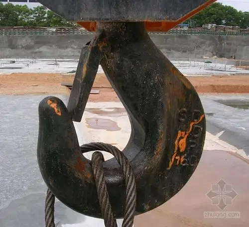 吊钩有标记和防脱钩装置