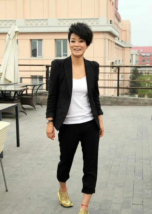 毛阿敏真是明星中的清流穿得太朴素了一点星味都没有