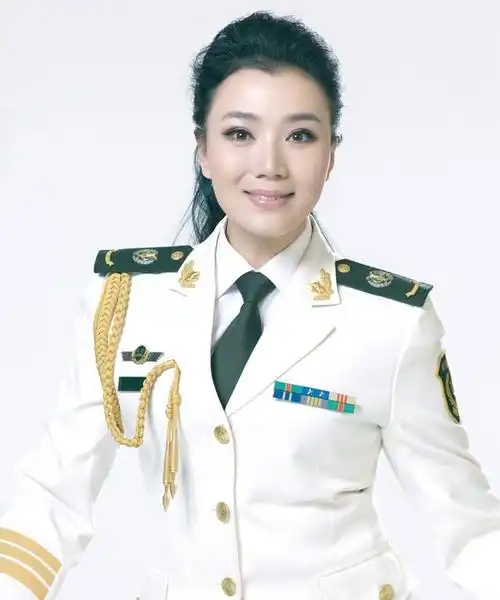 娱乐论坛 腾讯娱乐讯 近日,武警总部政治部文工团青年歌唱家刘子琪