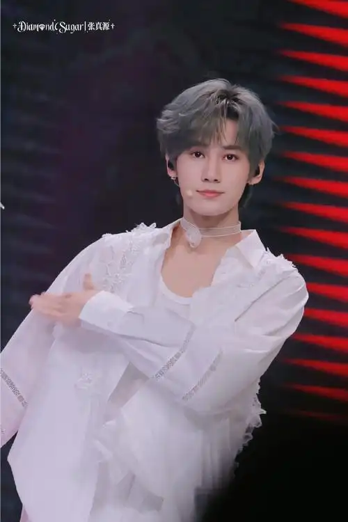 张真源 高光缔造者##张真源微博音乐盛典生图