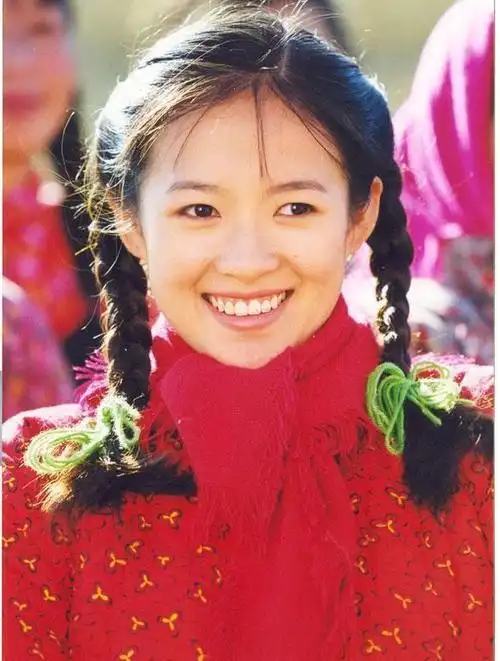 章子怡年轻时有多美?青春期照片曝光,堪称真正的"玉女掌门人"