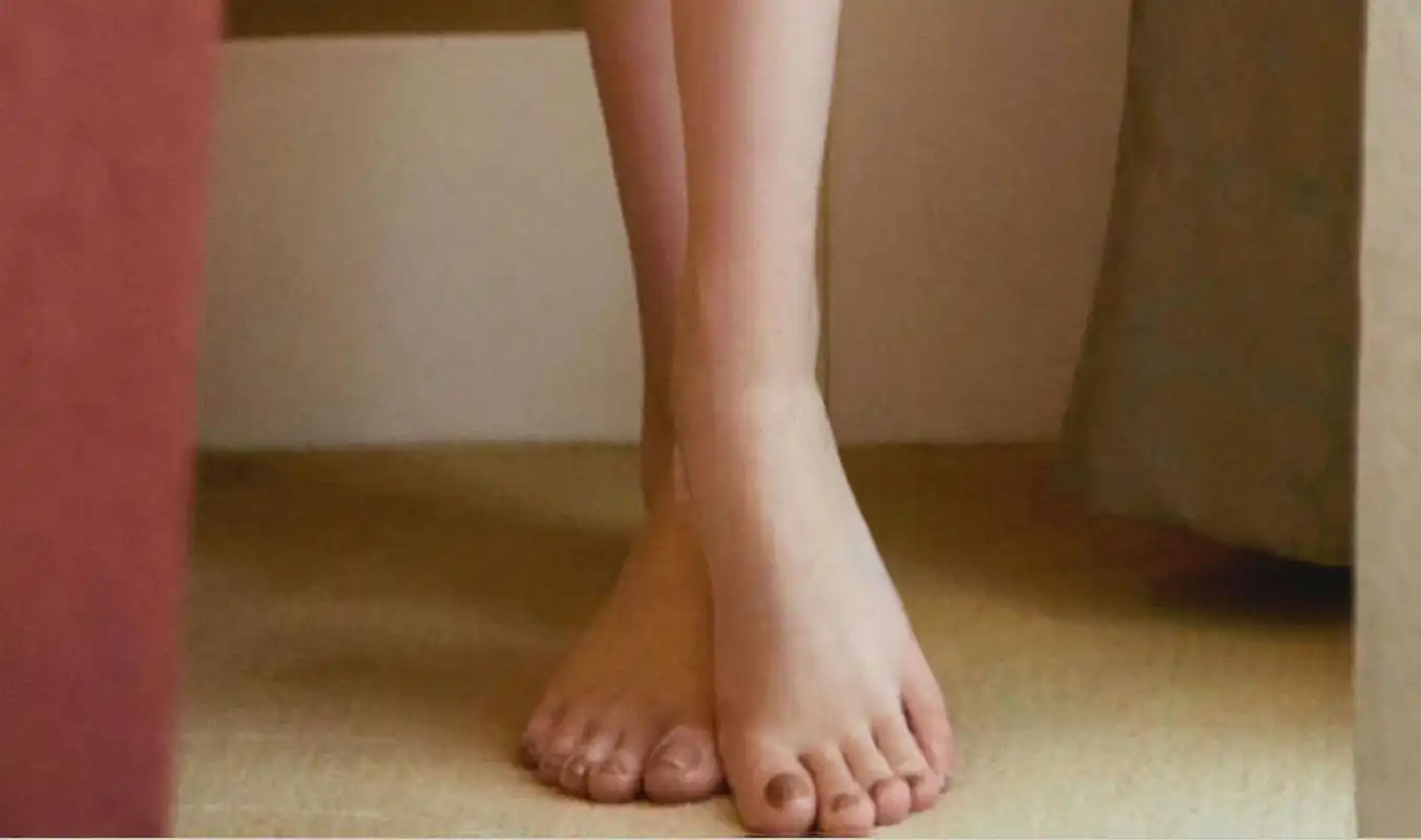 古力娜扎光脚丫[色][色] #古力娜扎