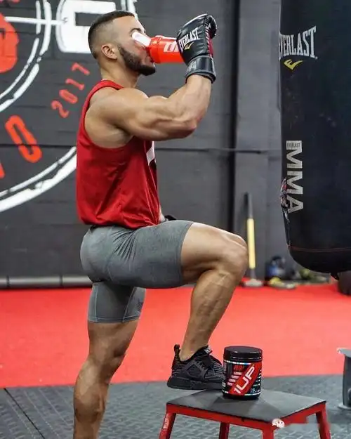 男人练臀和不练臀的区别,真的很大!_臀部