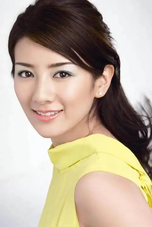 黄奕15张精美的照片