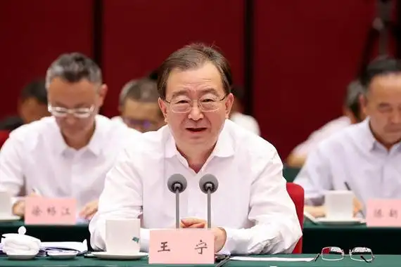 省委省政府举行三季度重大产业项目调度推进会 王宁出席会议并讲话 王
