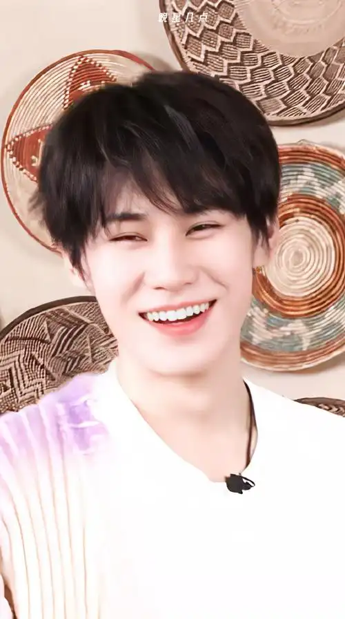 无所知我们真源笑起来是真正的治愈系天使@时代少年团-张真源#张真源