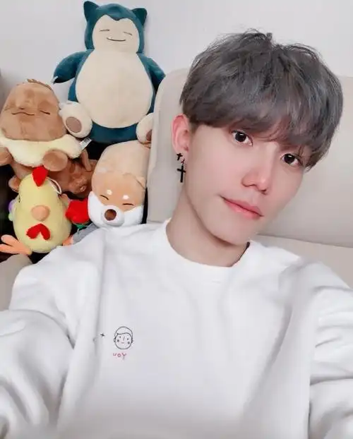 虎牙李俊涉黄直播回放直播间闪现不雅画面第二天依旧正常开播