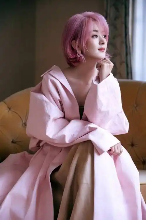 赵丽颖新发型简直美炸了这哪像37岁当妈妈的人分明是18岁