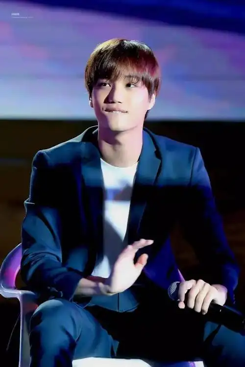 郑秀晶&kai |:基本款情侣装也能穿得美到天上去!