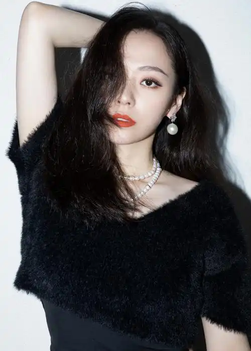 张靓颖性感小蛮腰写真图片