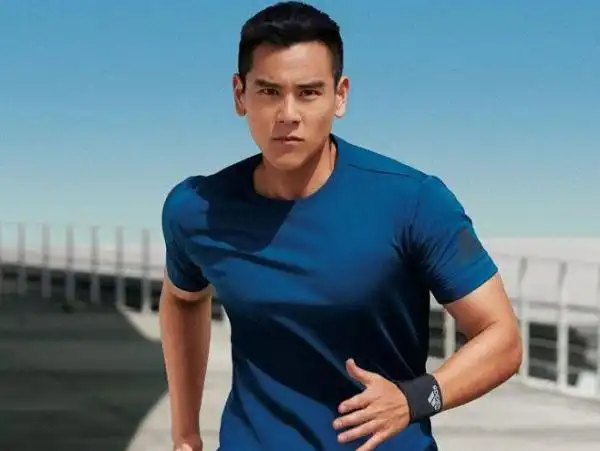 比如说大家都熟知的明星彭于晏就是我所说的那种五官,大家从图片中就