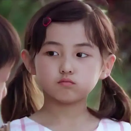 张子枫小时候也太可爱了