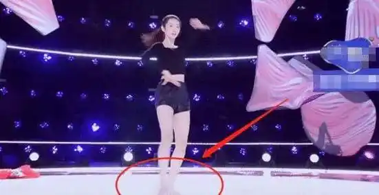 原创张艺凡跳完舞没顾上穿鞋鹿晗第一反应超暖网友关晓彤好有福气