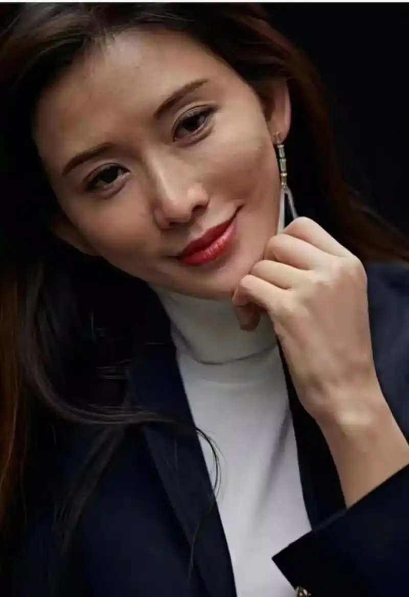 林志玲生娃后断崖式衰老!生图曝光真实状态,化浓妆遮不住痘痘