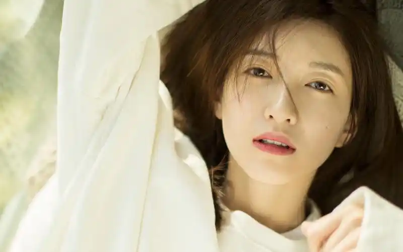 江疏影休闲慵懒高清桌面壁纸高清大图预览1920x1200_大陆明星下载_美