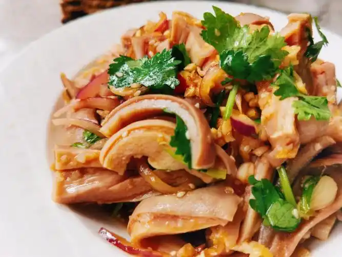 一日三餐之午餐沙姜捞猪肚等