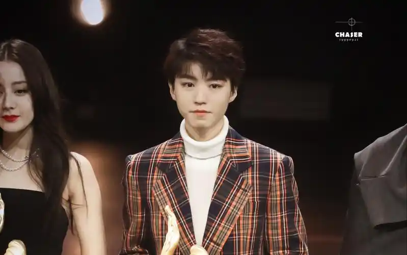 chaser0921王俊凯年度人气艺人领奖全程focus