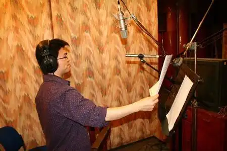 配音员保护嗓子的小提议和小方法:金银花露