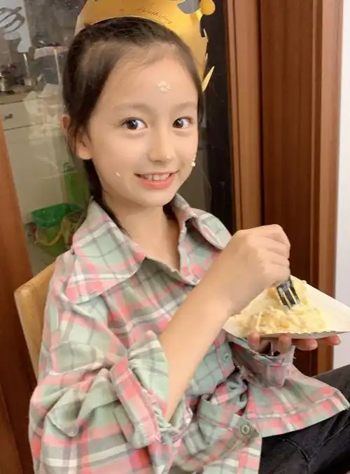 平时生活中的裴佳欣也是一个很会穿搭的女生,她很多