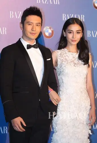 黄晓明,杨颖 (angelababy) 亮相2014"芭莎明星慈善夜"蓝毯