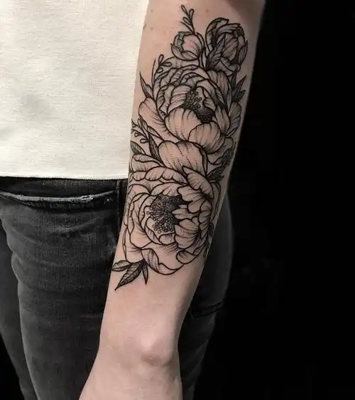 小臂牡丹纹身图案