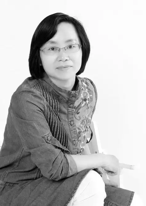 篇一:王英琦简介王英琦,女,当代著名散文家(一级作家)安徽省文学院