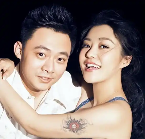 演员郝蕾与刘烨离婚后独自抚养双胞胎儿子,曾苦恼儿子长相