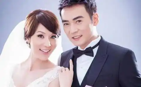 焦恩俊街头献唱,男神背后的故事