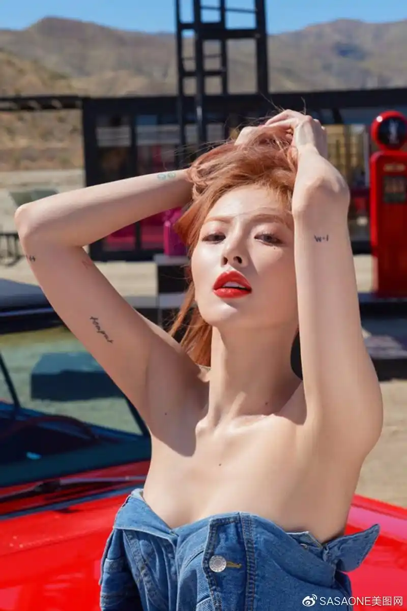 妩媚俏皮女星泫雅花式秀出白嫩美腿,眼神灵动时尚气息更是无法抵挡