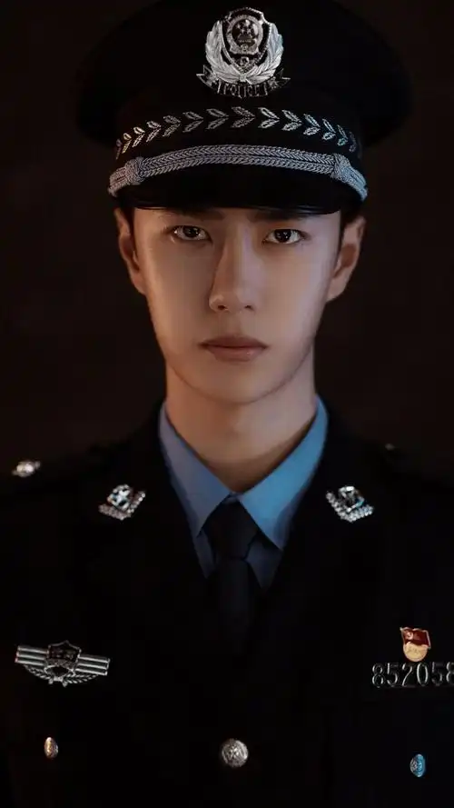 王一博警服军装冰雨火剧照图来自网络见水印