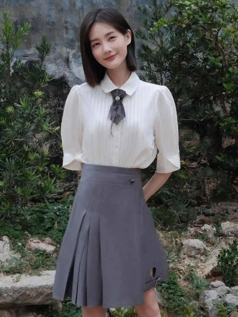 李一桐齐肩短发学院风清新造型!