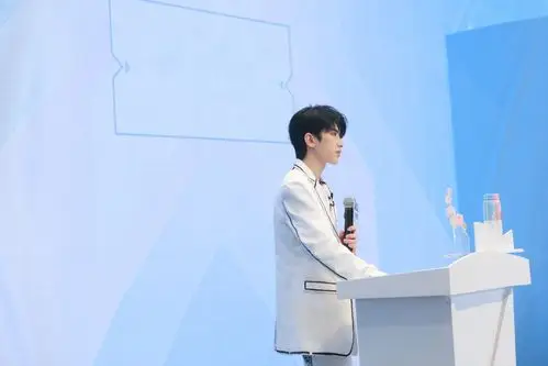 蔡徐坤时尚个性壁纸_青春有你导师蔡徐坤